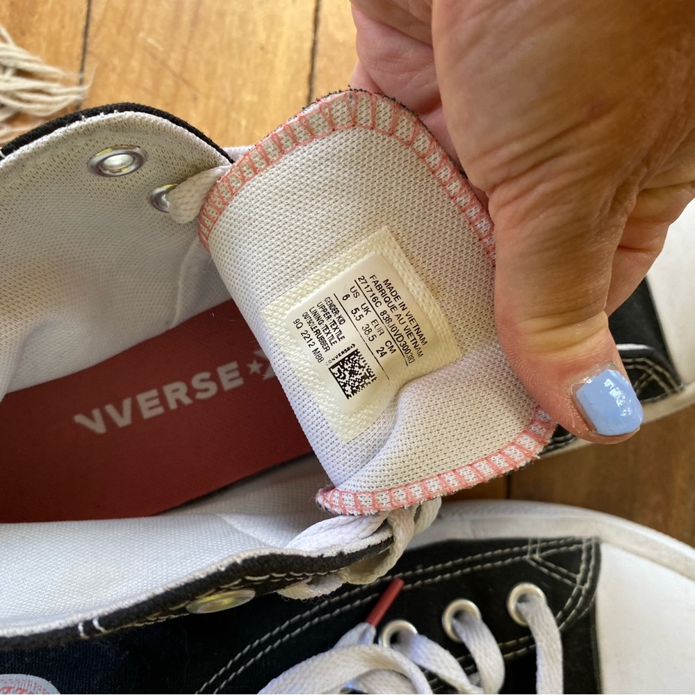 Vverse Women's Black Athletic Shoes